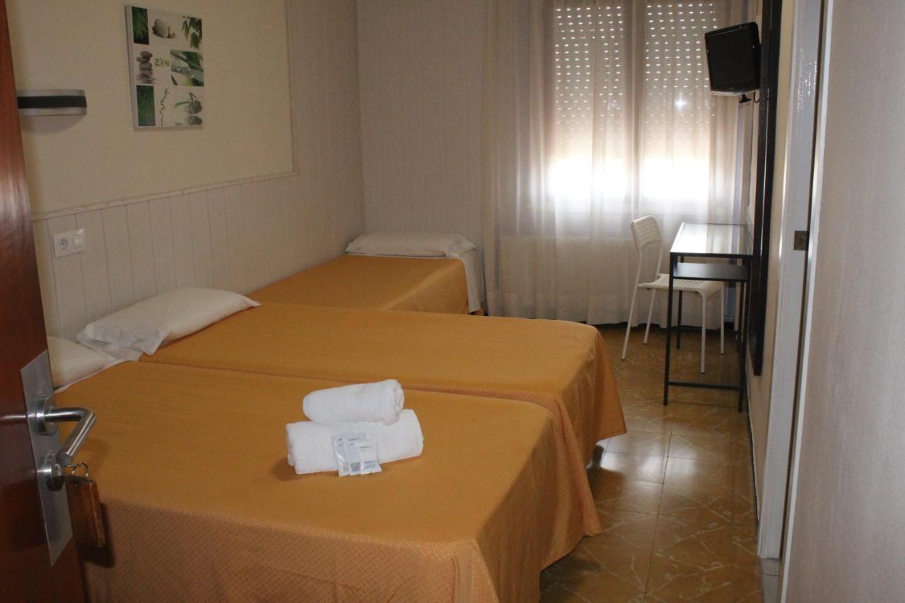 Hostal Fabrellas Caldes de Malavella Buitenkant foto