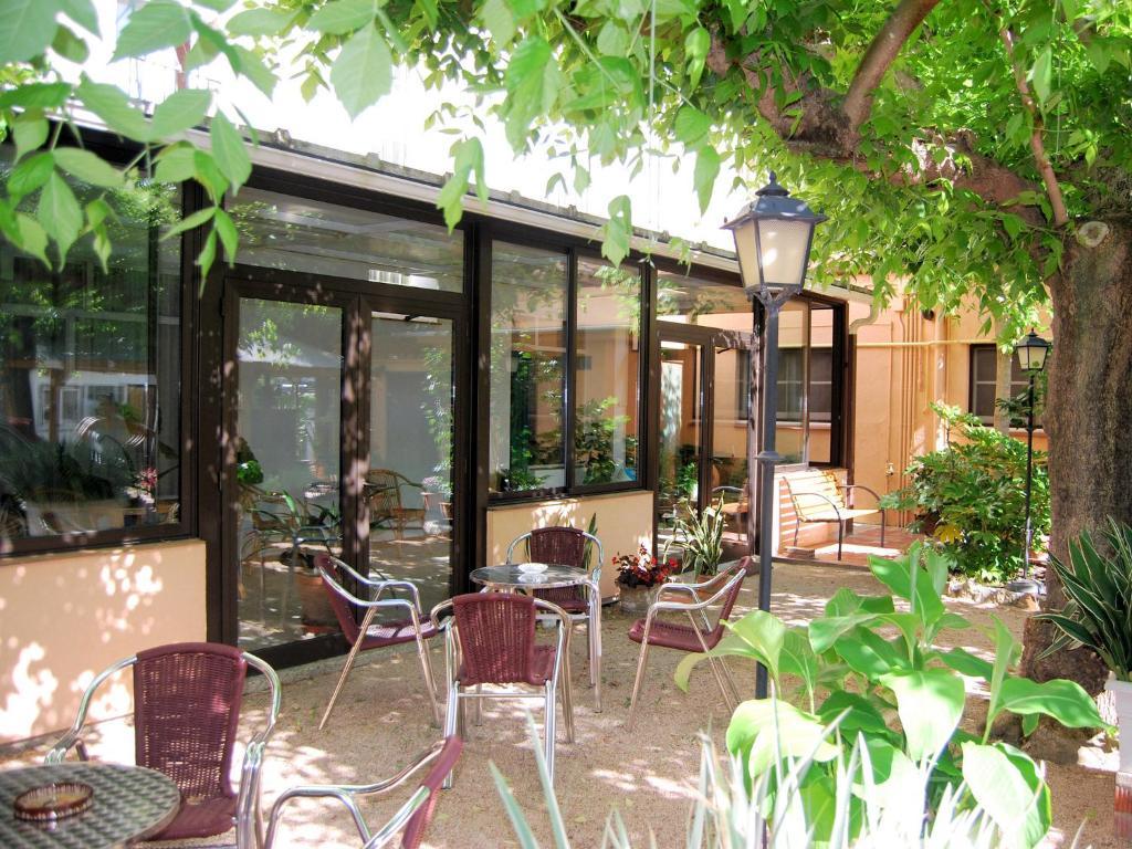 Hostal Fabrellas Caldes de Malavella Buitenkant foto