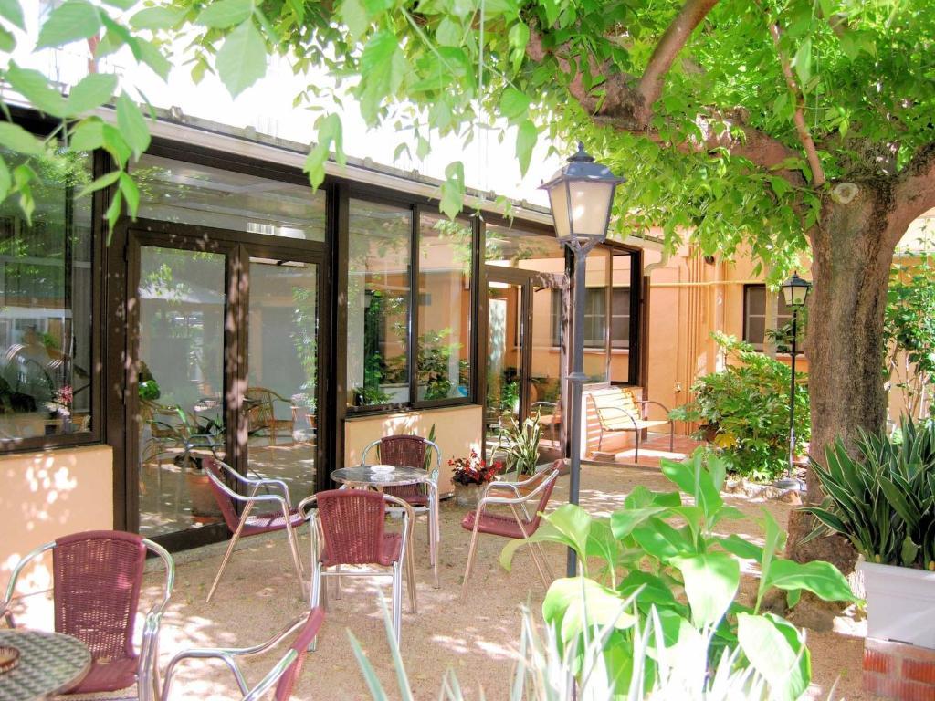 Hostal Fabrellas Caldes de Malavella Buitenkant foto