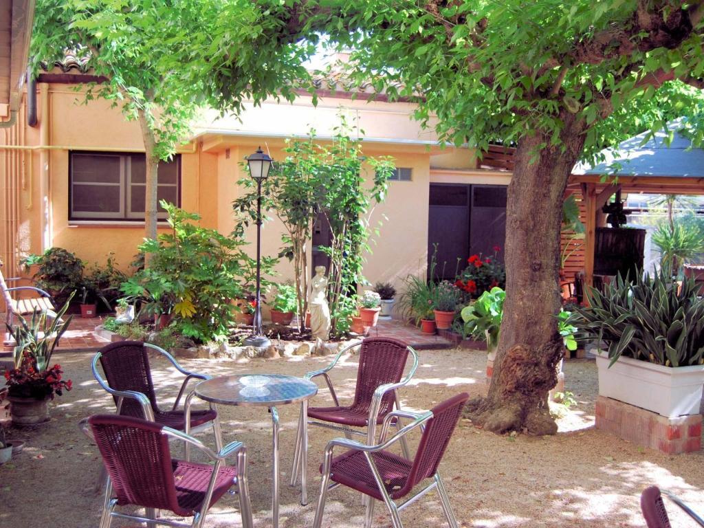 Hostal Fabrellas Caldes de Malavella Buitenkant foto