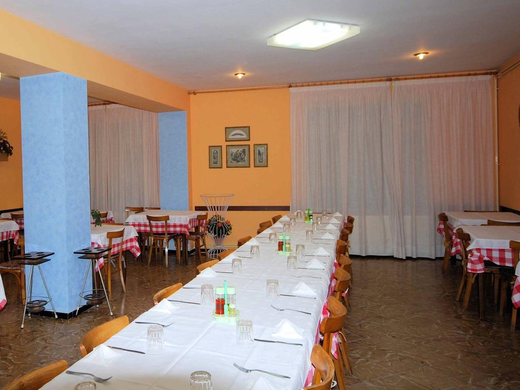 Hostal Fabrellas Caldes de Malavella Buitenkant foto