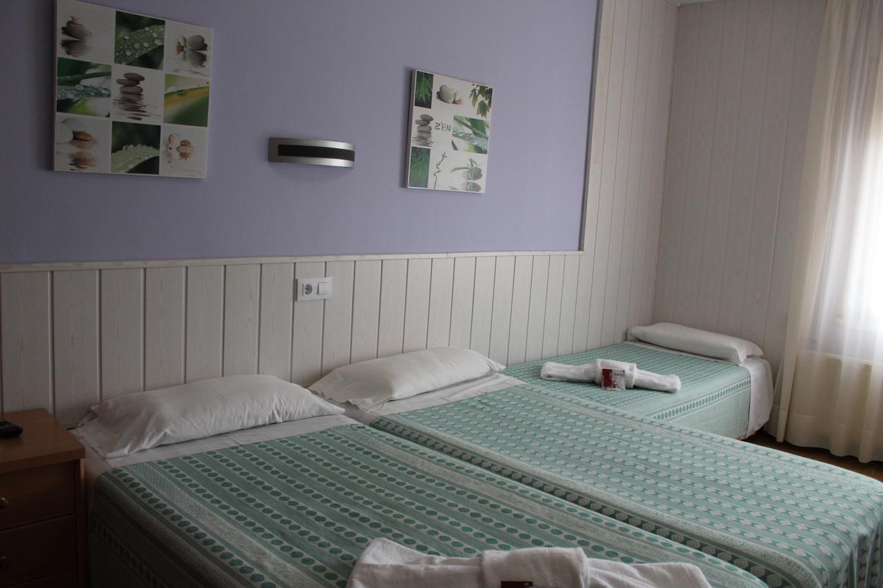 Hostal Fabrellas Caldes de Malavella Buitenkant foto