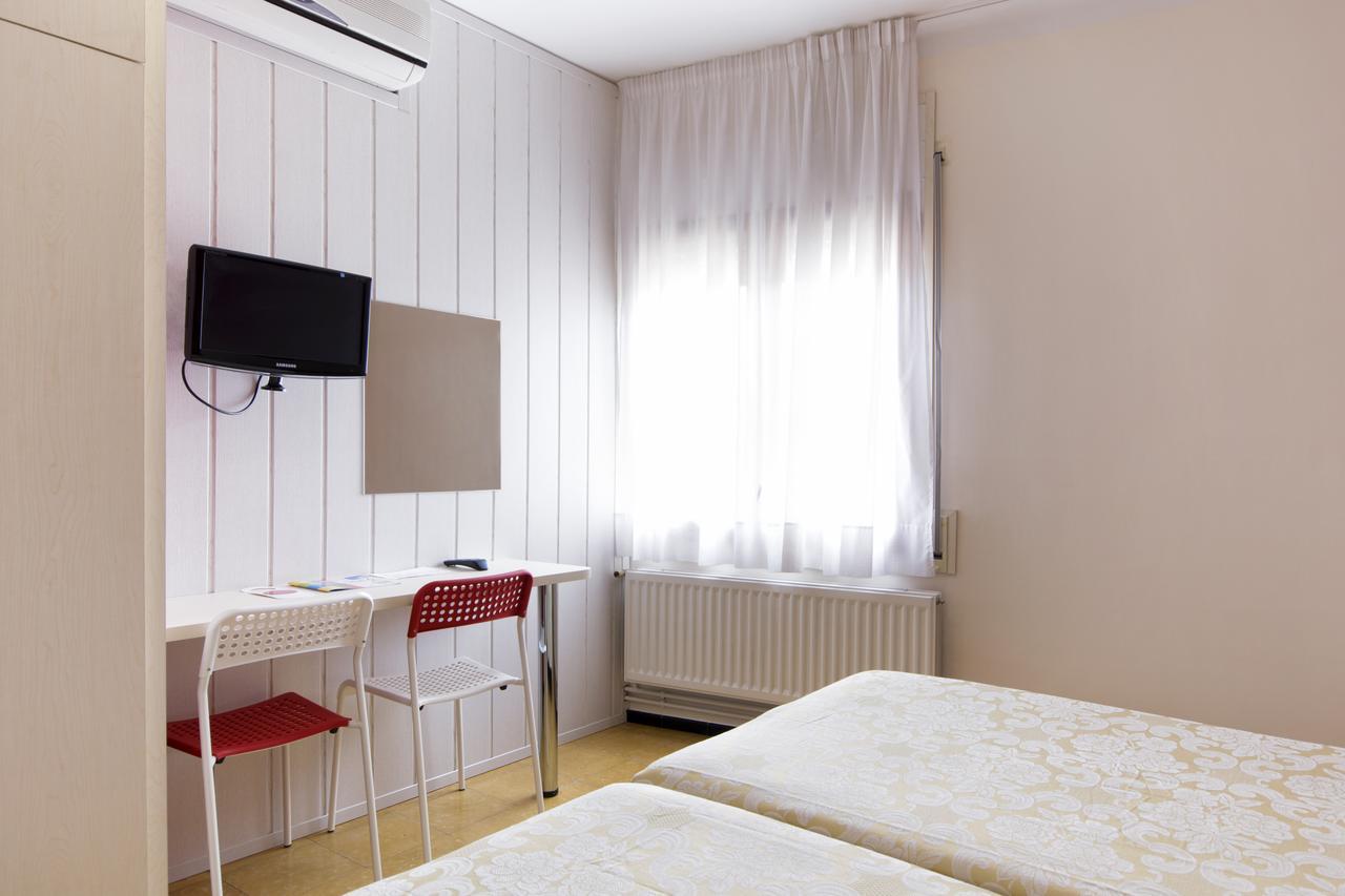 Hostal Fabrellas Caldes de Malavella Buitenkant foto