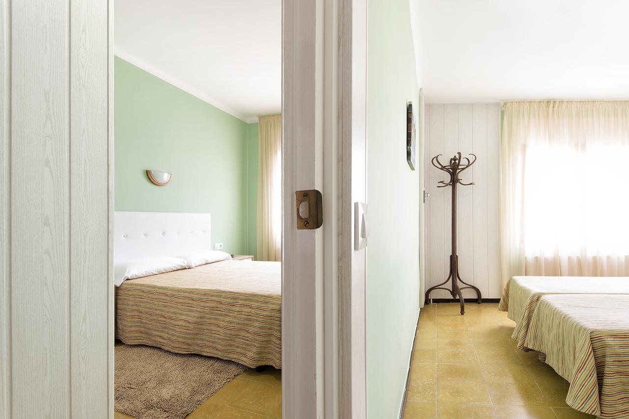Hostal Fabrellas Caldes de Malavella Buitenkant foto