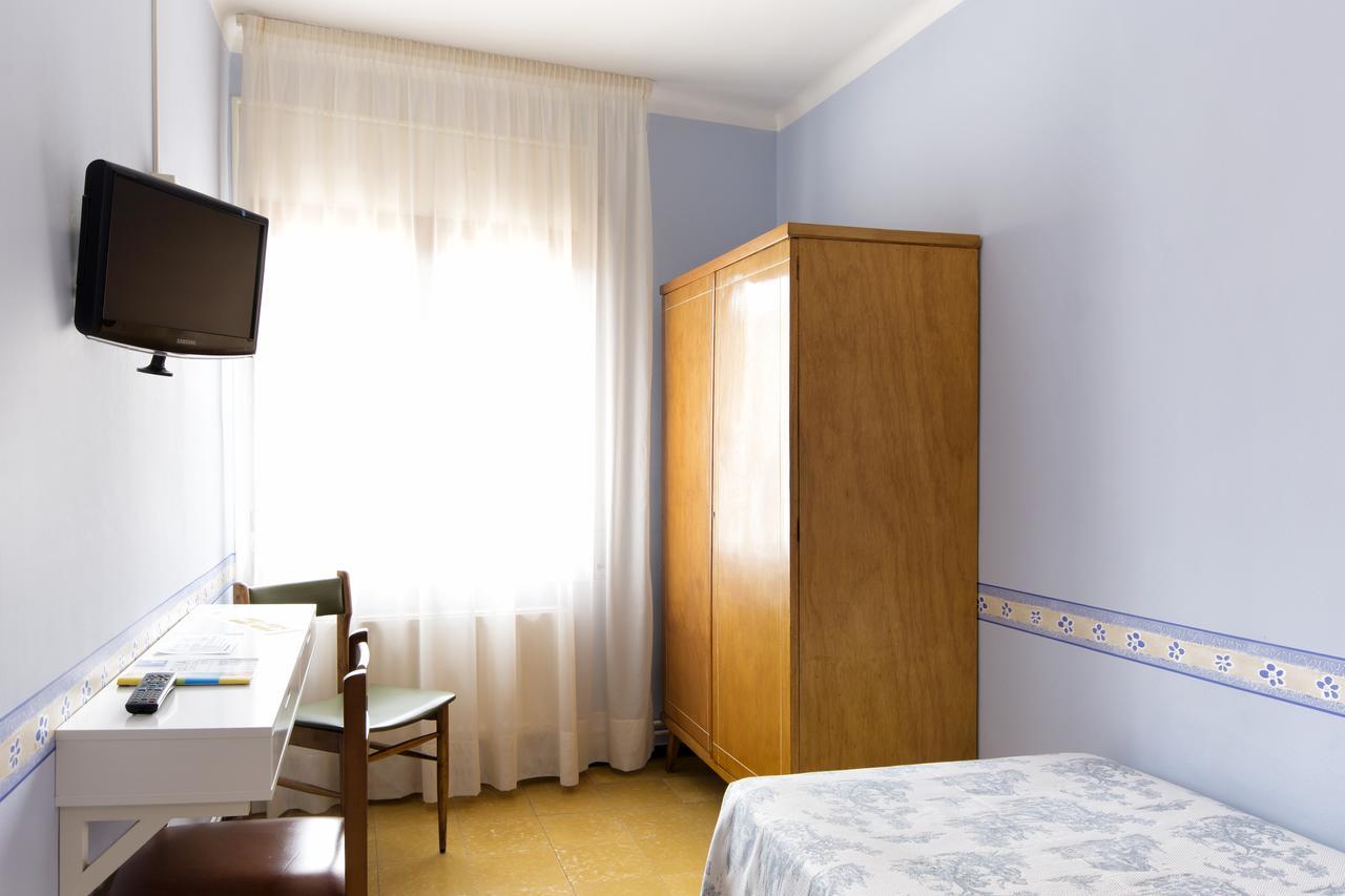 Hostal Fabrellas Caldes de Malavella Buitenkant foto