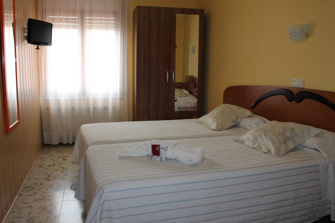 Hostal Fabrellas Caldes de Malavella Buitenkant foto