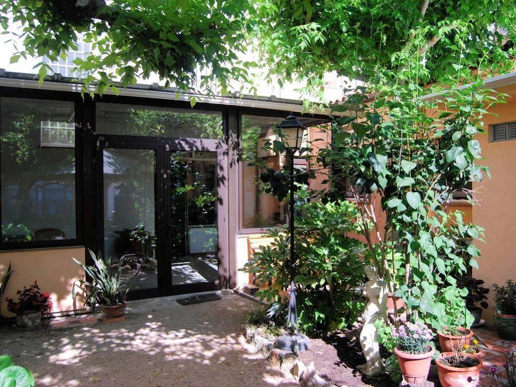Hostal Fabrellas Caldes de Malavella Buitenkant foto