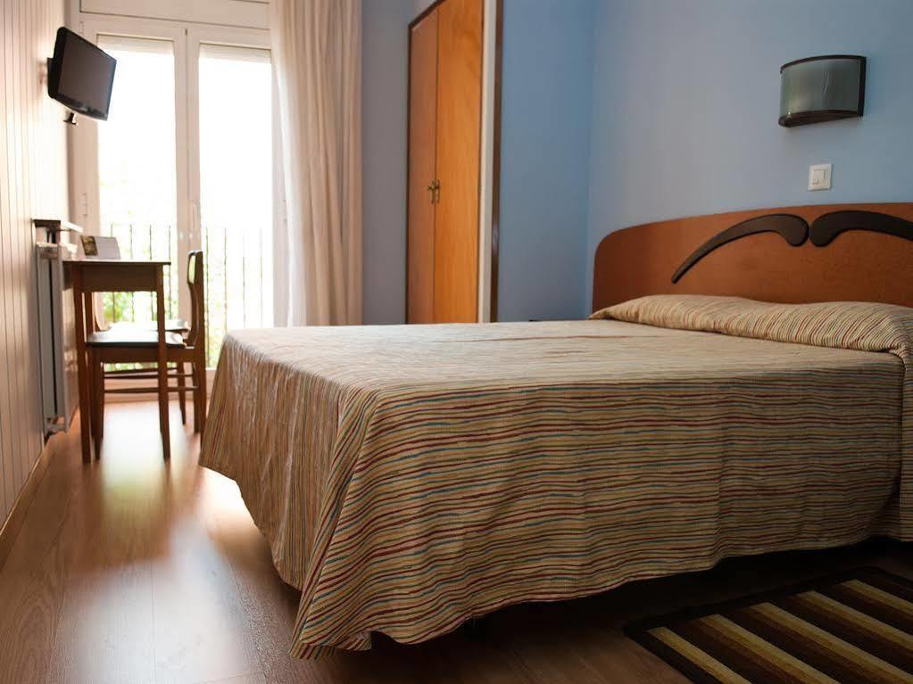Hostal Fabrellas Caldes de Malavella Buitenkant foto