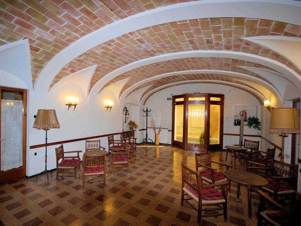 Hostal Fabrellas Caldes de Malavella Buitenkant foto
